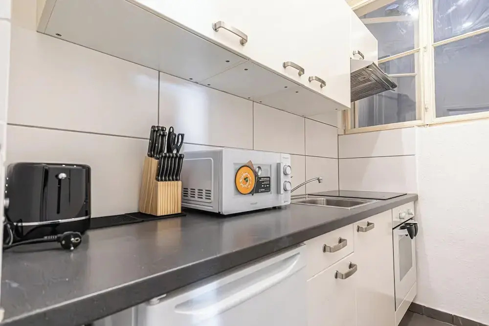Comfortable 2BR Apt Near Attractions