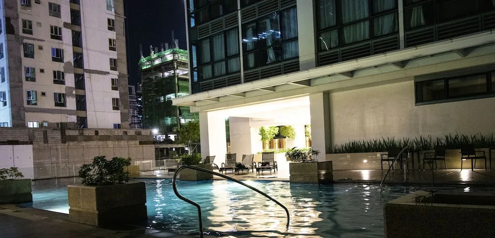 One Uptown Opposite of grandhyatt hotel manila Taguig city