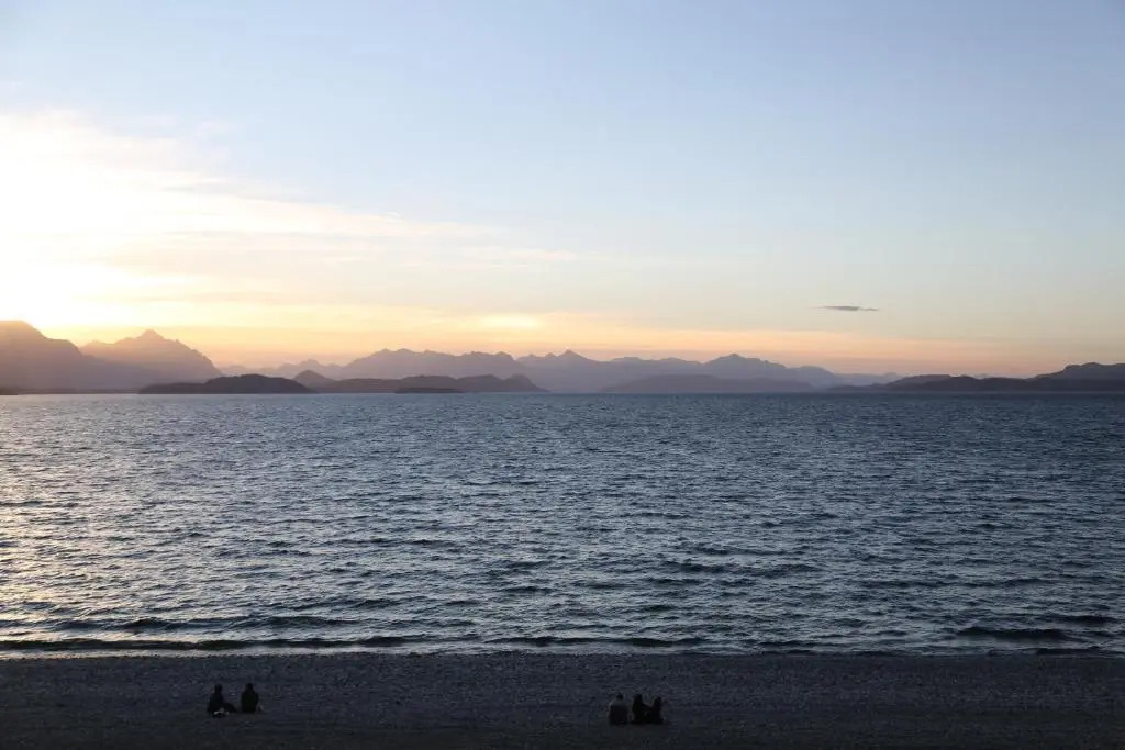 Bariloche costa del lago Ollagua, vista al lago panoramica, piscina, cochera