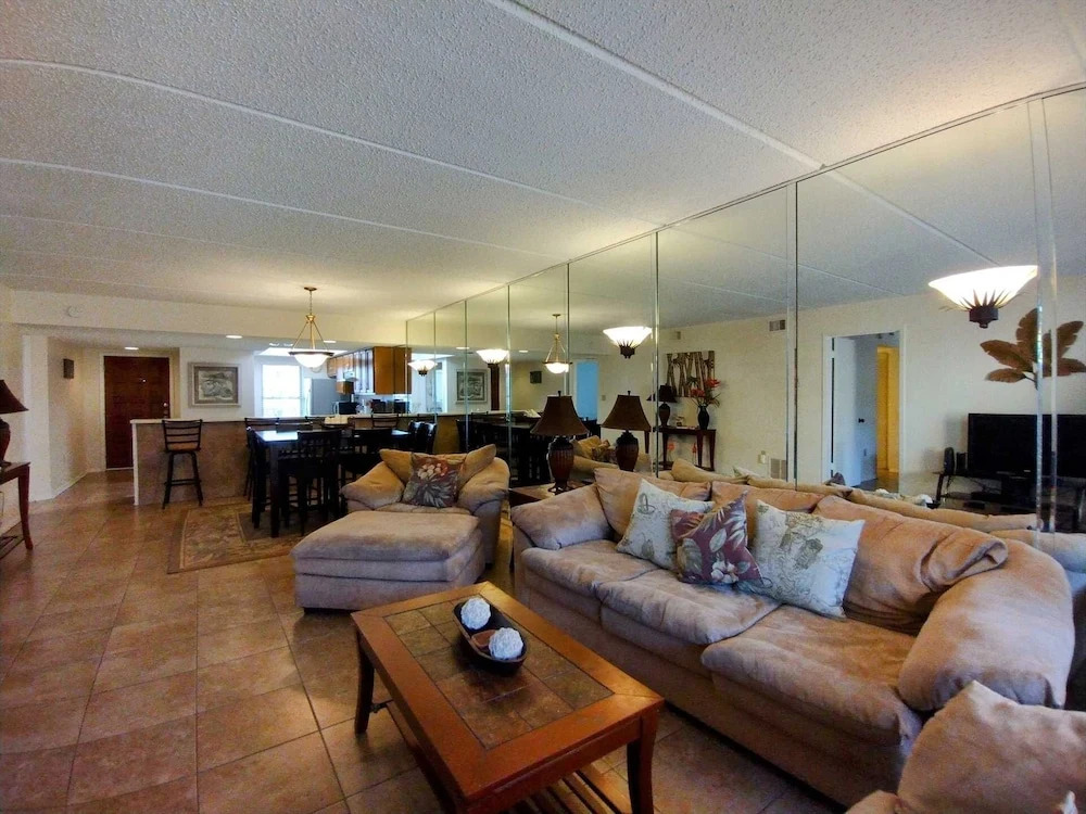 Beachview 208 Minium 2 Bedroom Condo by RedAwning