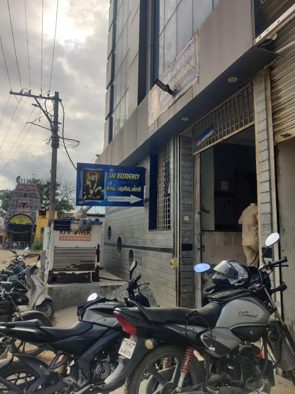 Oyo 36425 Sri Sai Residency