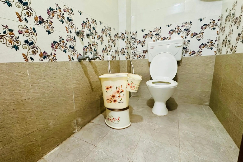 TrueLife Comfort Inn - Near PS4 veg restaurant - On way to Balaji Temple - 2BHK AC apartments - Coffee Tea Milk - Fast WiFi, Kitchen, Dining, Android TV, Parking - Easy access to Airport, Railway Station and to all Temples - Top service with lots of Love