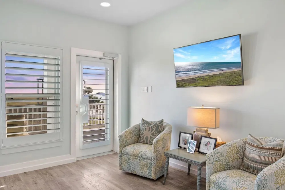 Gulf-view New-build W/ Pool & On-site Beach Access 4 Bedroom Home