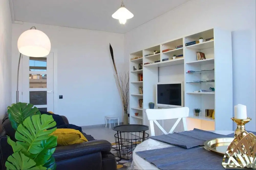 Big Flat In a Very Quiet Area and Well Connected