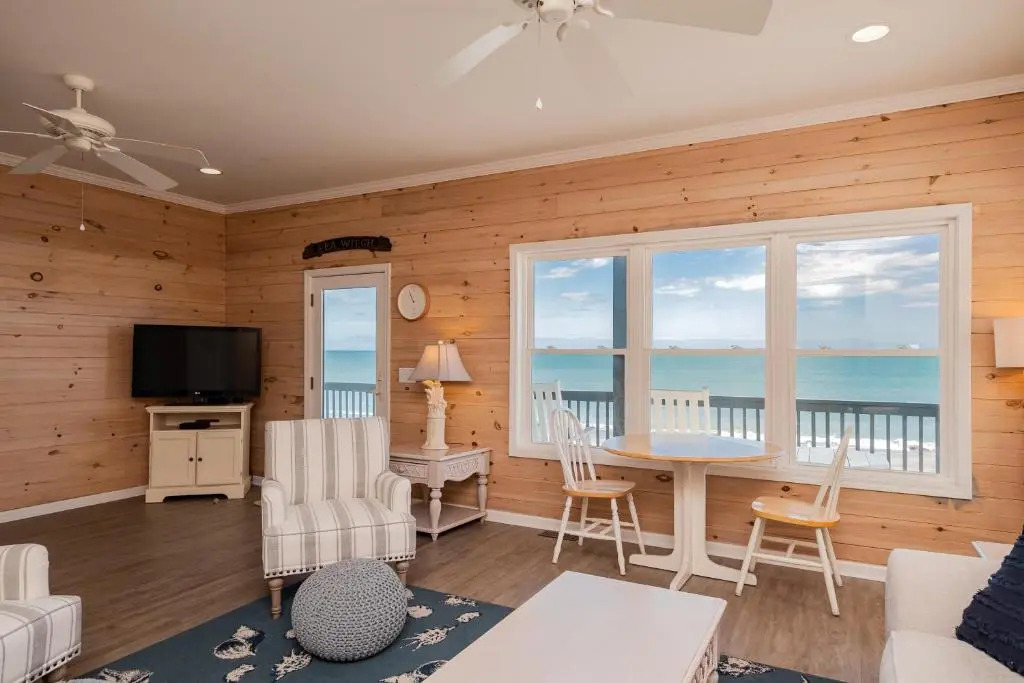 Casa Bianca by Oak Island Accommodations