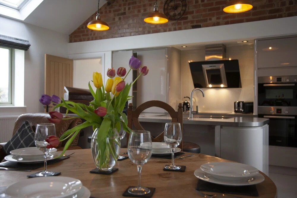 The Shippon -hot Tub ext chg - Superking-log Fire