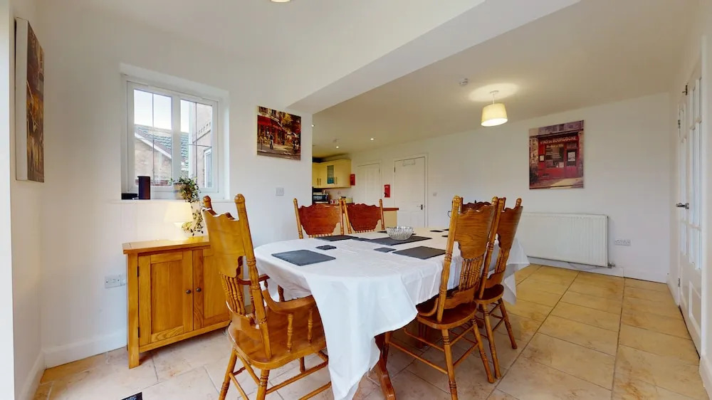 5-bedroom Home - Sleeps 16 - Ideal for Groups