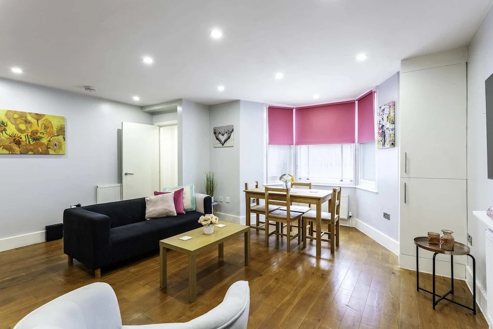Spacious Clapham Junction Apartment