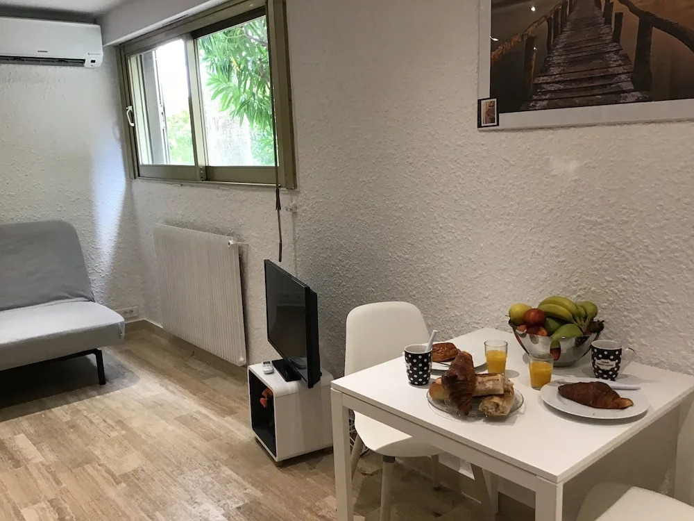 Studio in upscale residence by Weekome
