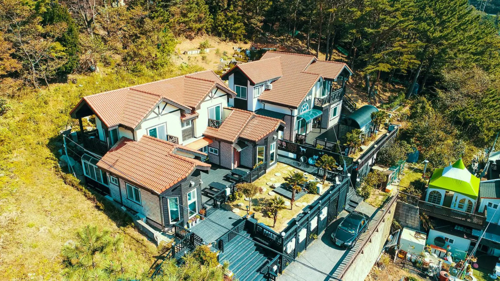Geojae Yeowool Aegyun Pension