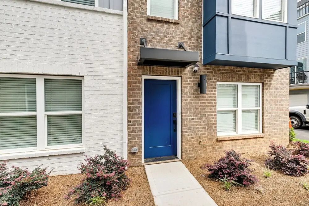 2 Mi to Uptown Charlotte: Townhome w/ Balconies!