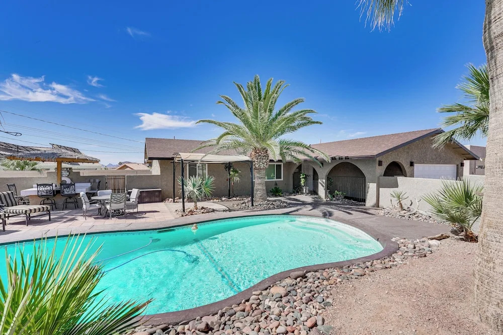 5 Mi to Beach: Poolside Paradise in Lake Havasu!