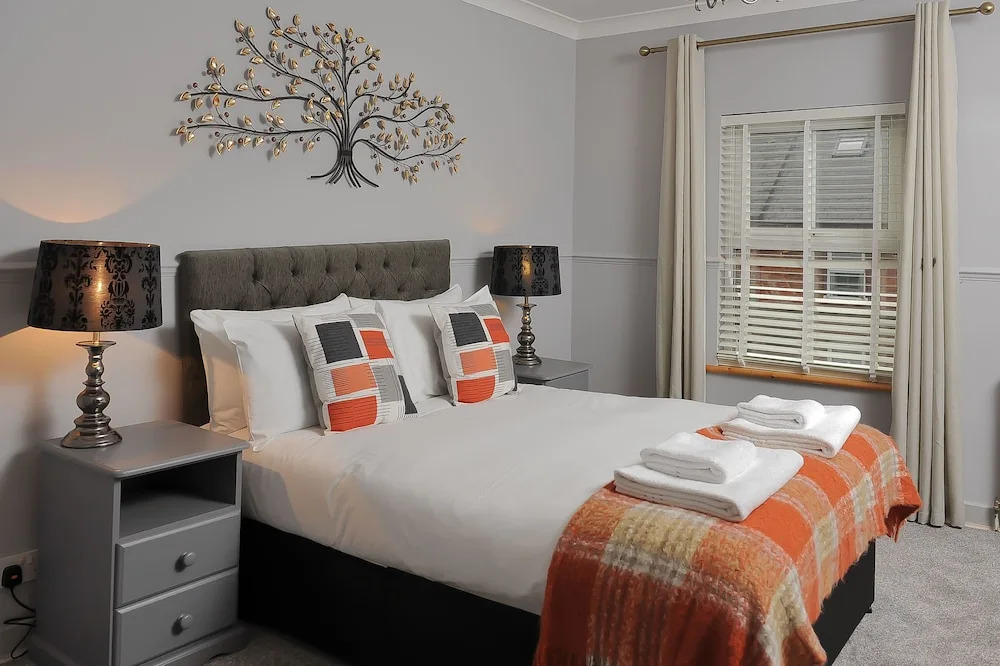 Select Serviced Accommodation - Canal Walk