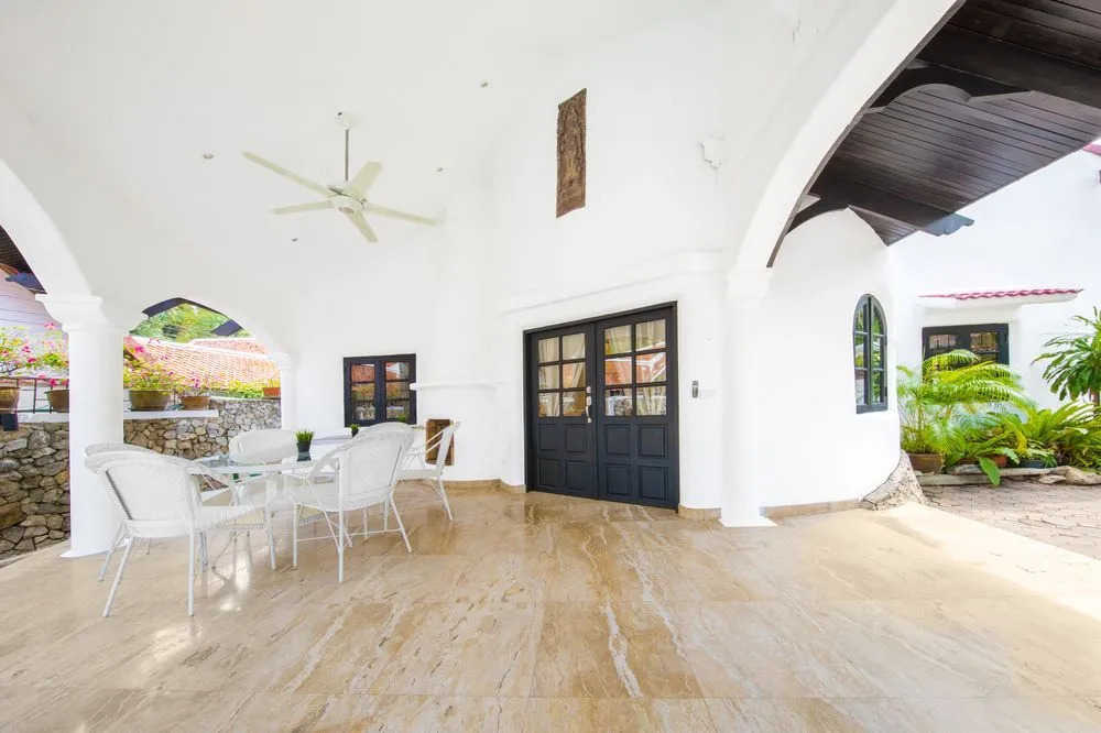 Brand New Modern Pattaya Pool Villa near Walking street