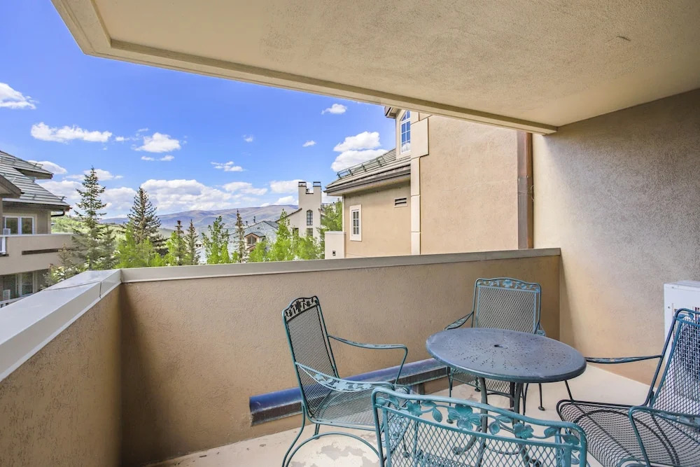 Luxurious 3 bedroom 3 bath condo! 3 Condo by RedAwning