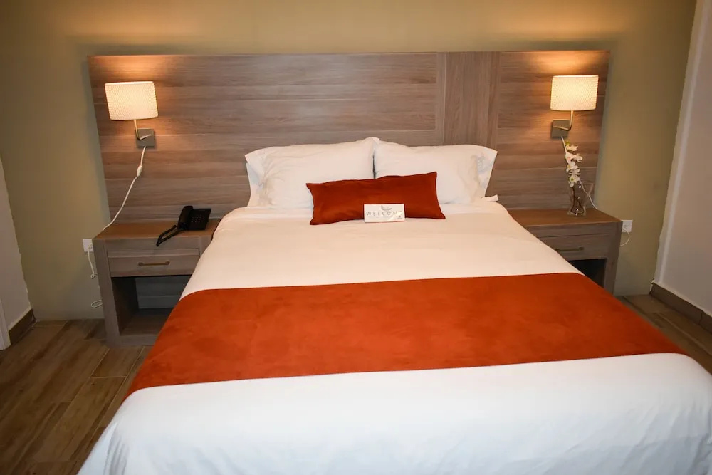 California Comfort & Suites