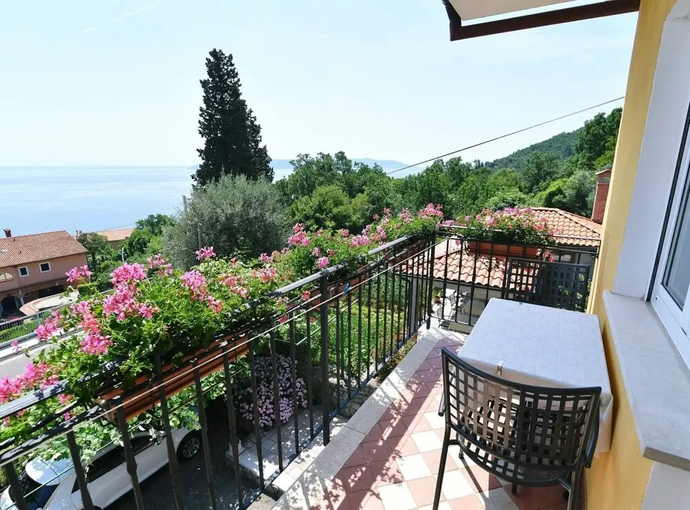 Scenic Retreat Rooms and Family Apartment