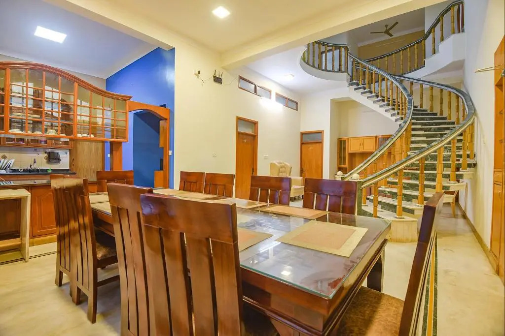 Fabexpress Ravikeerthis Service Apartment