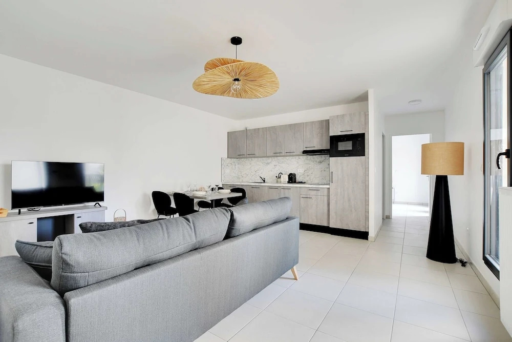 Elegant Apartment - 1 Bedroom/2 Bedrooms - Close to Paris & La Defense