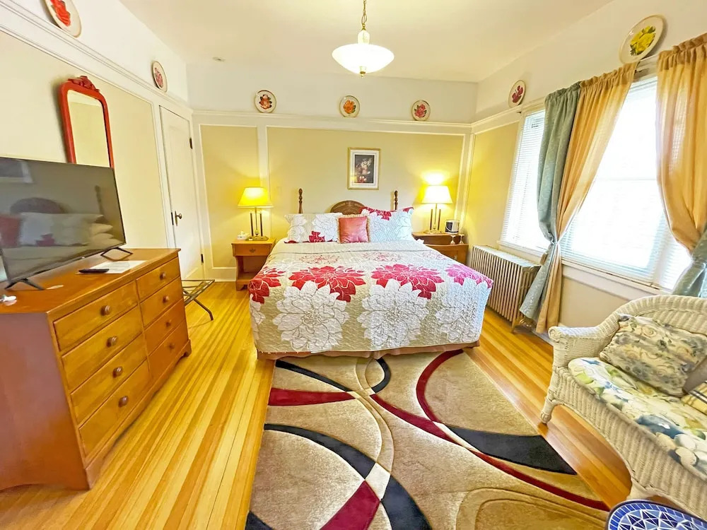White Rose Inns & Motel