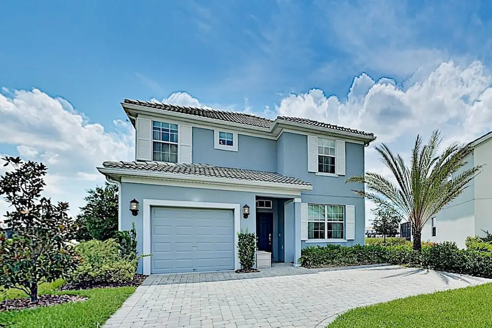Storey Lake All-suite W/ Private Pool & Spa 5 Bedroom Home
