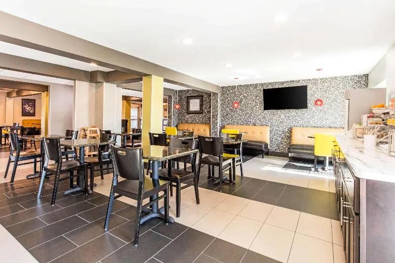 Comfort Inn & Suites Airport