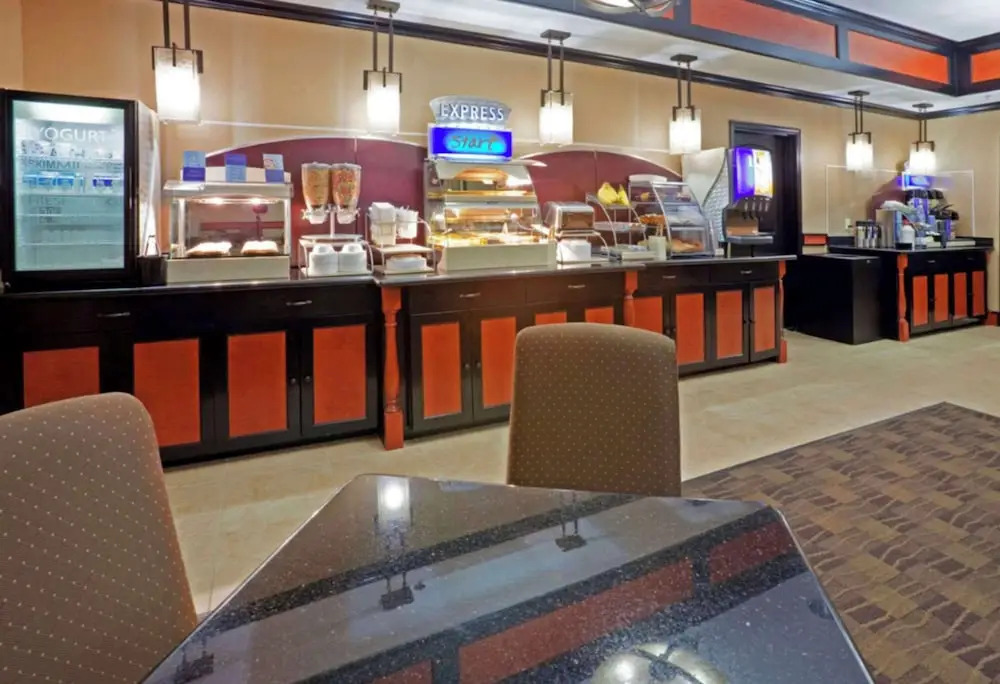 Holiday Inn Express Dallas Central Market Center