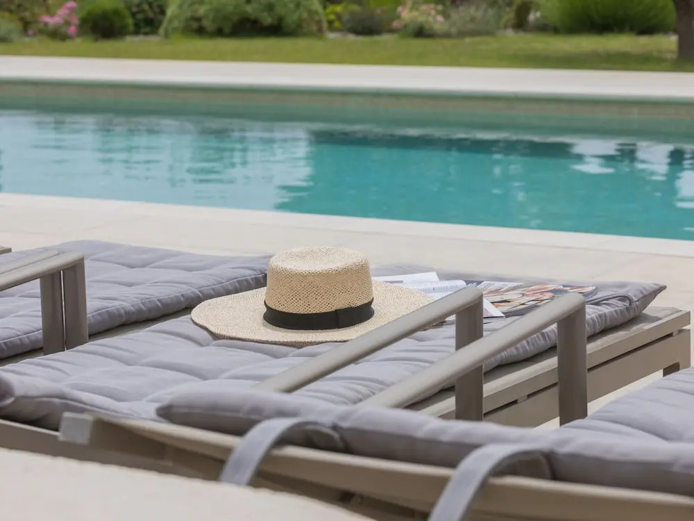 Stunning Villa With Heated Private Swimming Pool in Peaceful Location
