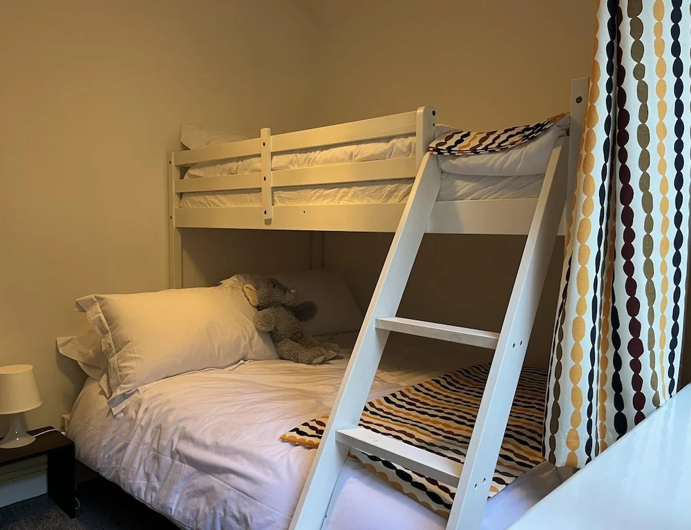 Blaydonburn - Sleeps 4,5 - Parking - Hottub - Yard
