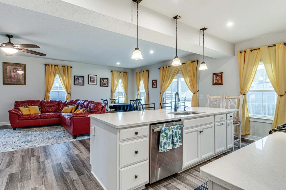 Bright Plainfield Home ~ 14 Mi to Indianapolis!