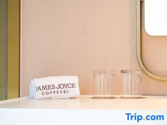James joyce coffetel（ Shanhaiguan Railway Station Tianxia First Pass Ancient City Branch）