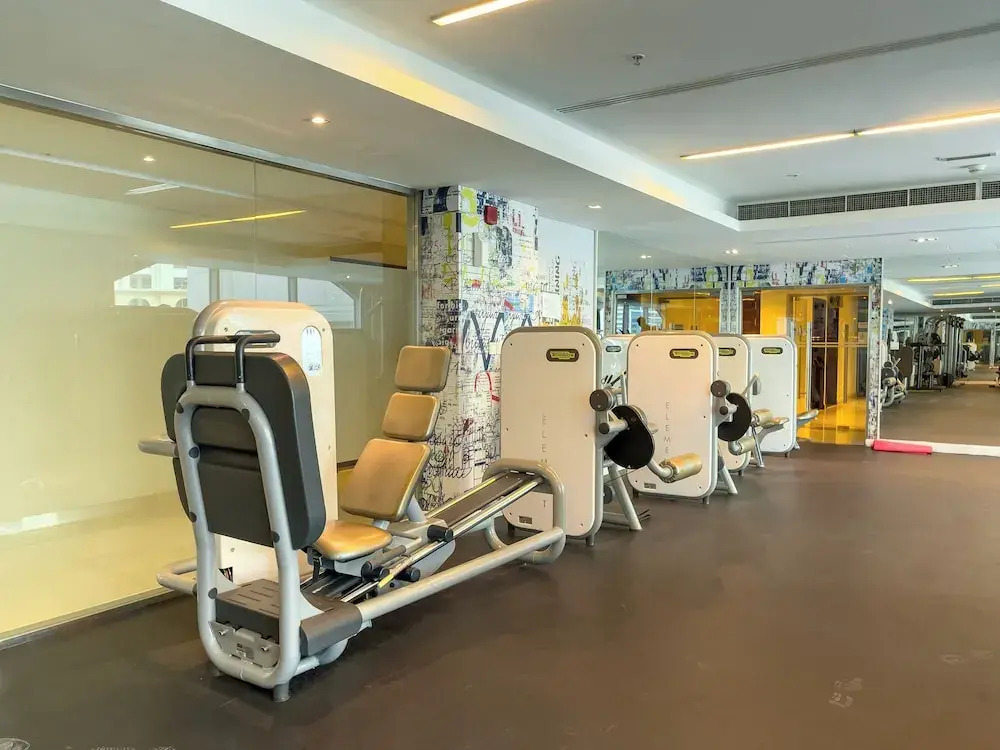 Maison Privee - Cosmopolitan Apt w/ Scenic Dubai Marina Vws