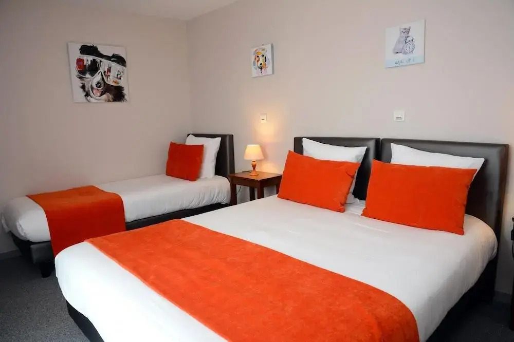Hôtel Restaurant La Paix La Robe et le Palais