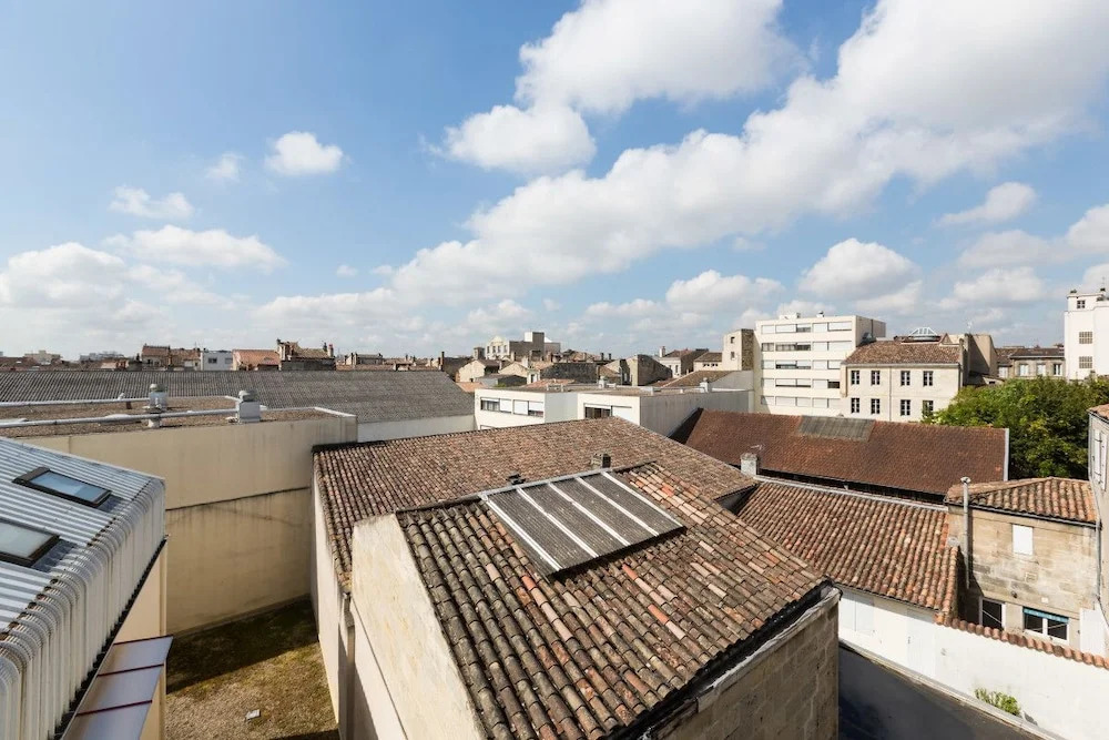 Calm and Luminous Apartment Place de la Victoire