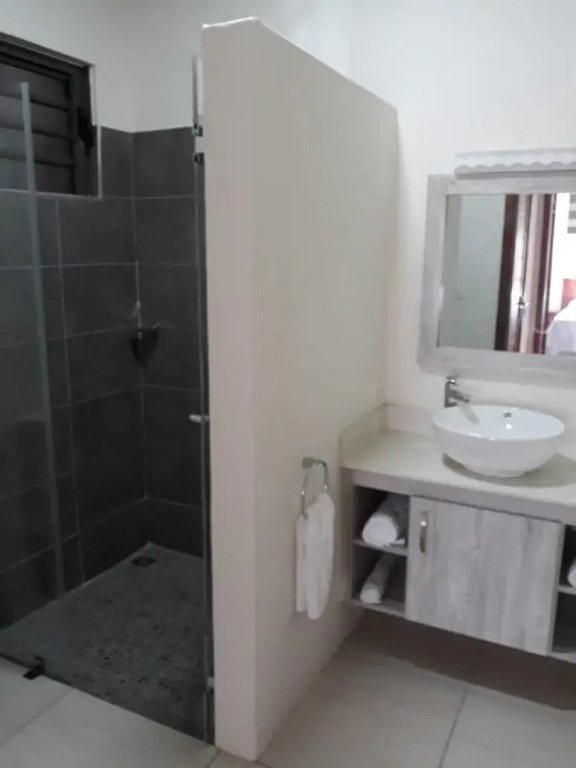 2 bedroom Flat 15 mins walk from Flic en Flac Beach