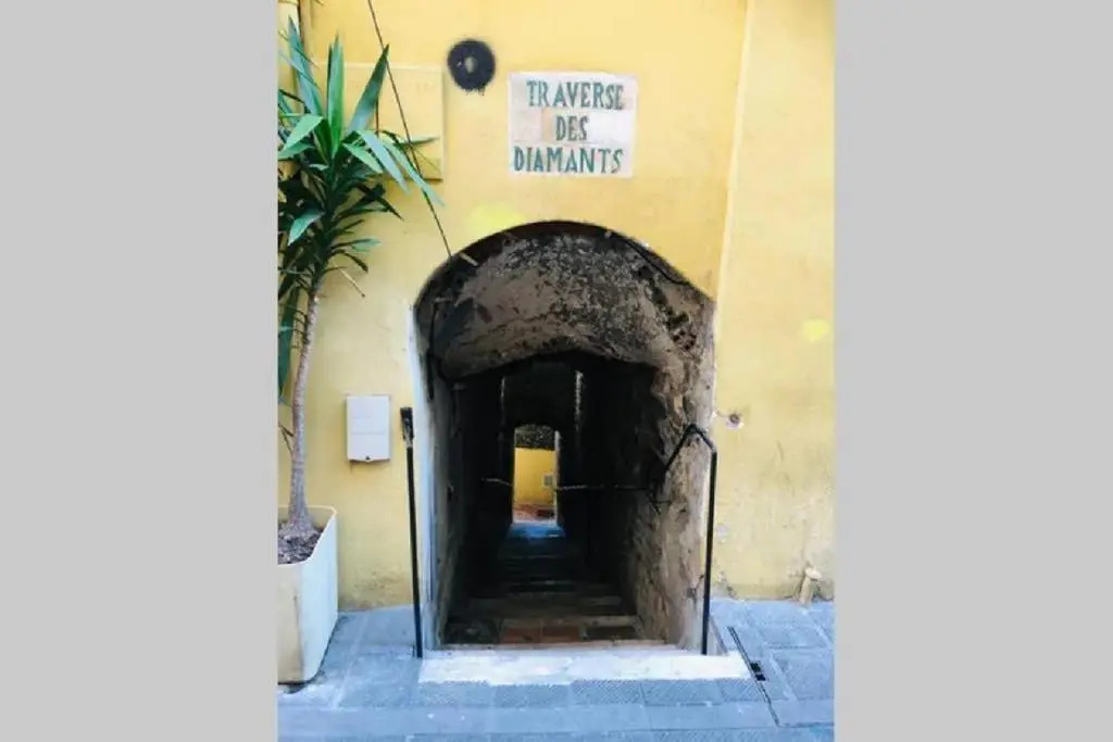 2 pièces situation exceptionnelle Menton
