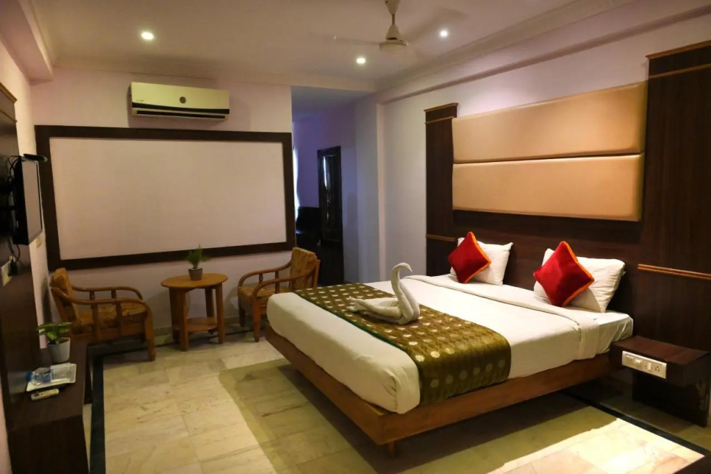 Poppys S.E.T Residency Kumbakonam.