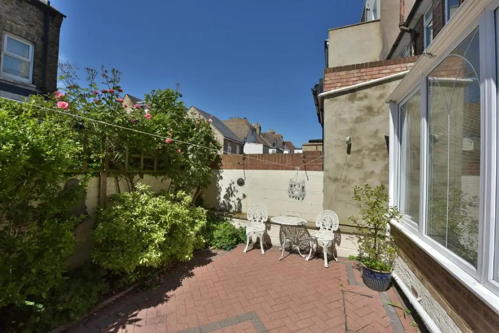 Bellevue Road - Stunning 3 storey home only a stones throw away from the beach