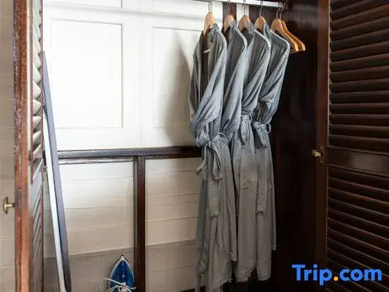 Sleeps 4 | Beachfront Colonial Villa in Hua Hin | Pool | BBQ