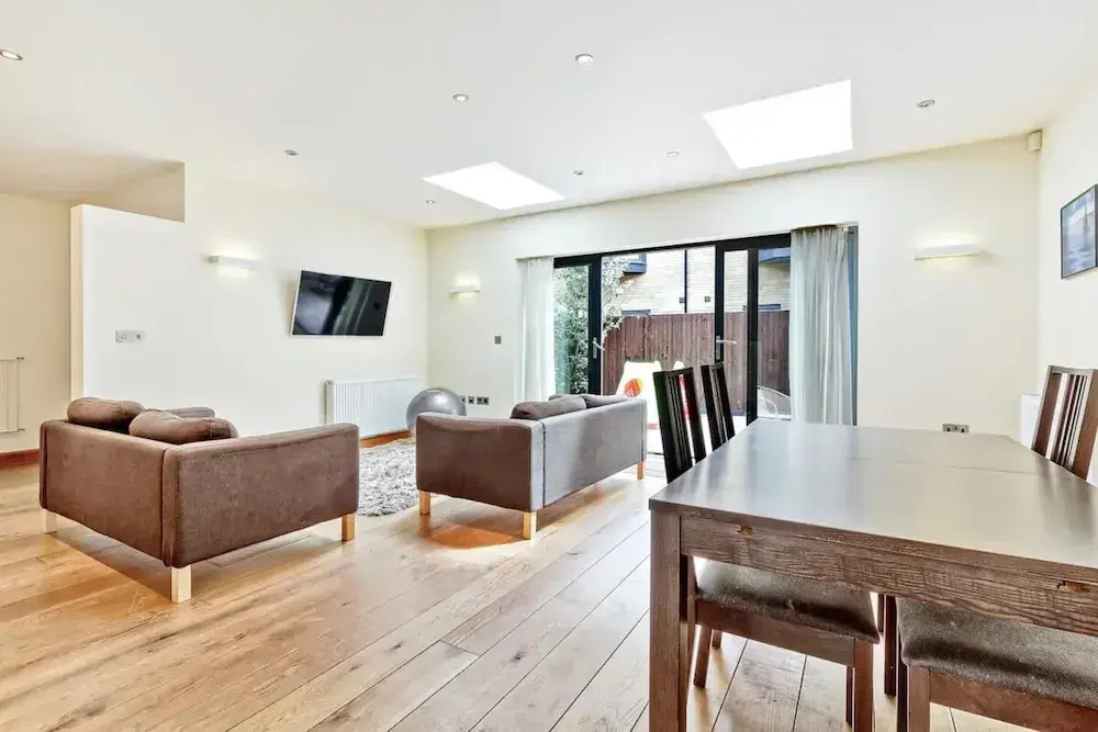 Stylish and Bright 3 Bedroom Duplex in North London