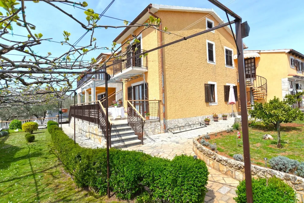 Apartments Maria 1021