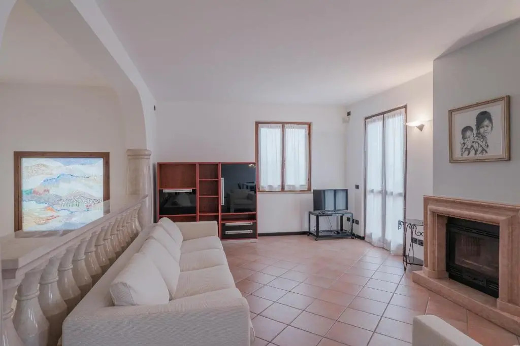 Casa Mary Tre - attico con terrazza a 2 passi dal lago
