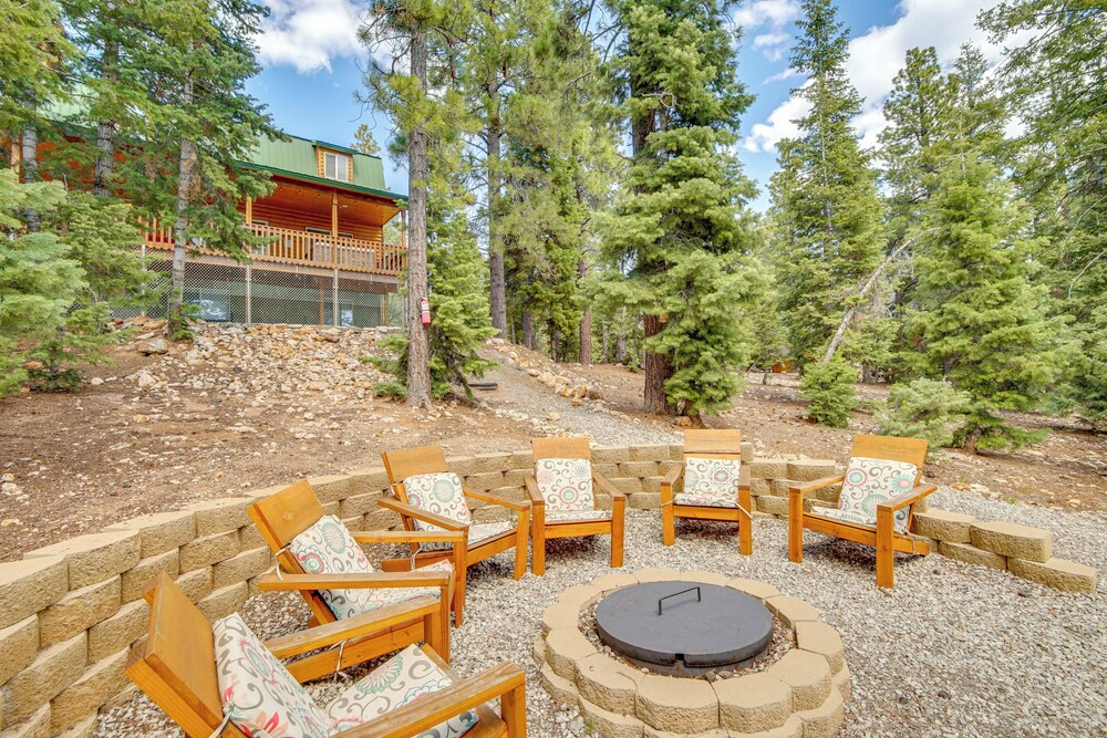 Duck Creek Village Cabin Near National Forest