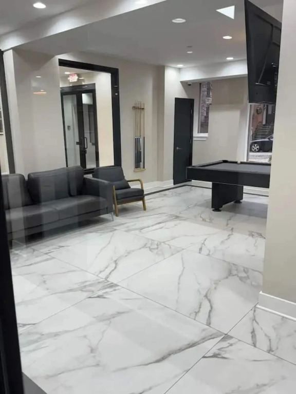 610 Large Studio Downtown With Pool Table