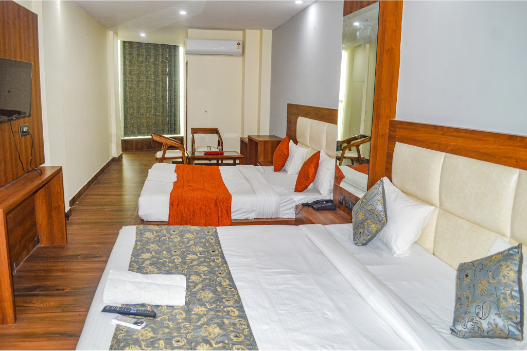 FabHotel The Golf Inn - Nr Botanical Garden Metro