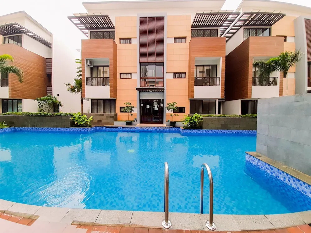 Pool View 3BR Apartment at Asatti BSD City