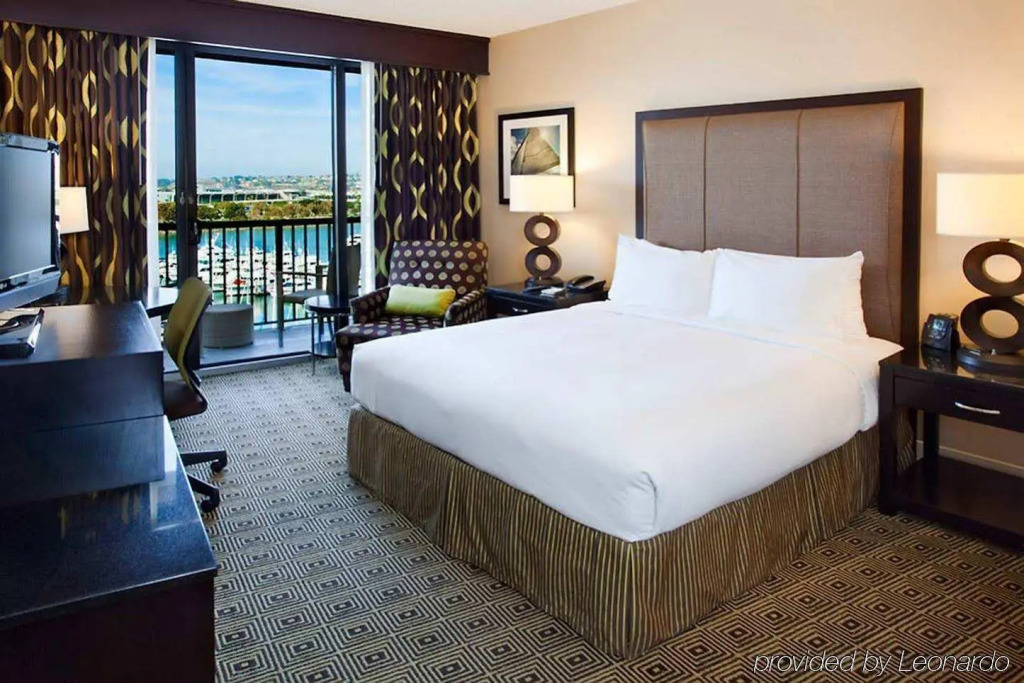 Hilton San Diego Airport/Harbor Island