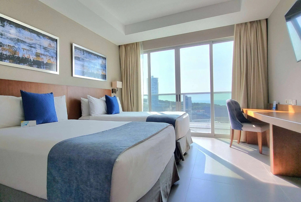 Wyndham Manta Sail Plaza Hotel and Convention Center
