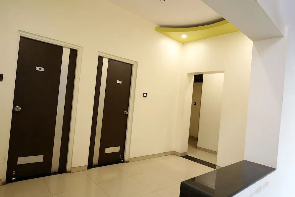 OYO 11548 Hotel Mrunal Palace