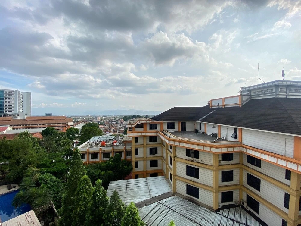 Spacious And Scenic Studio At Majesty Apartment Bandung
